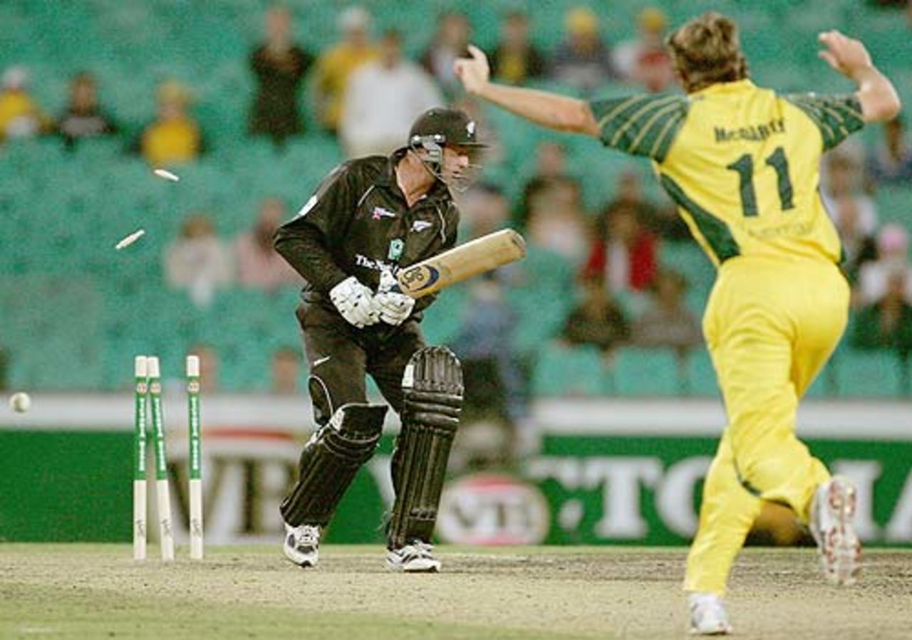 Glenn McGrath seals Australia's victory by cleaning up Chris Harris, Australia v New Zealand, 2nd ODI, SCG, December 8, 2004
