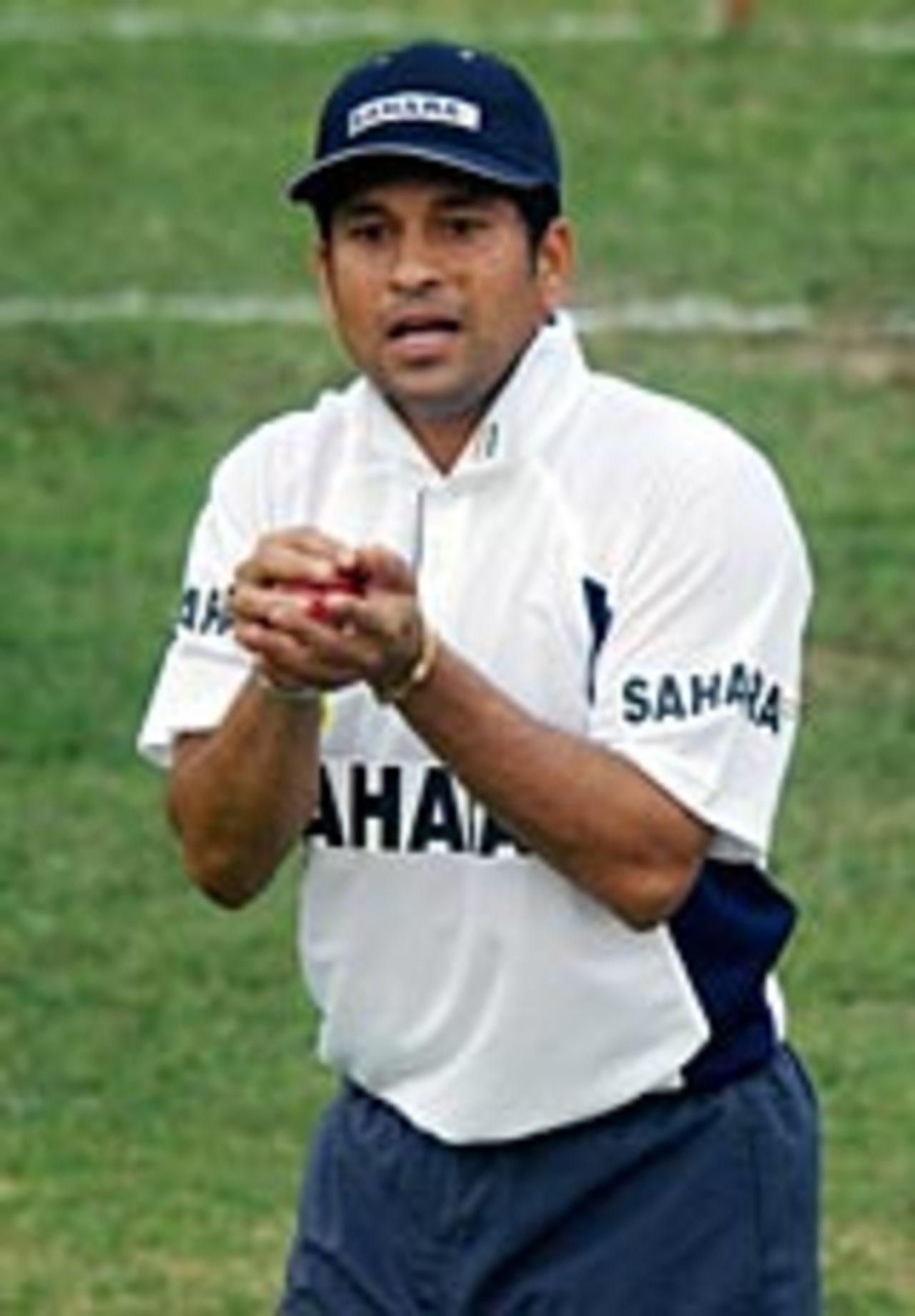 Sachin Tendulkar unwinds in the first practice session, Dhaka, December 9, 2004