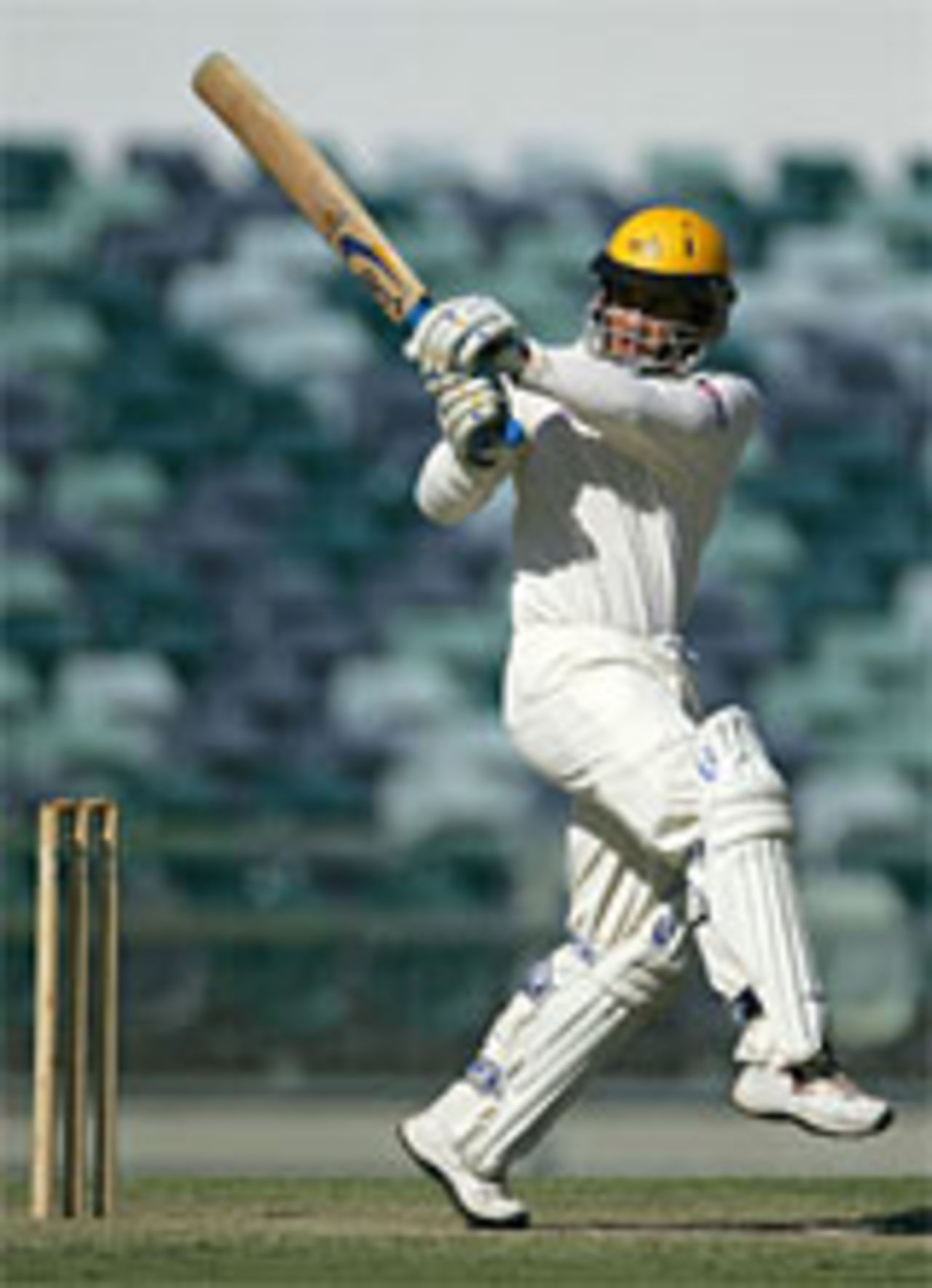 Justin Langer hits out as Western Australia romp to 10-wicket win over Pakistanis, December 11, 2004