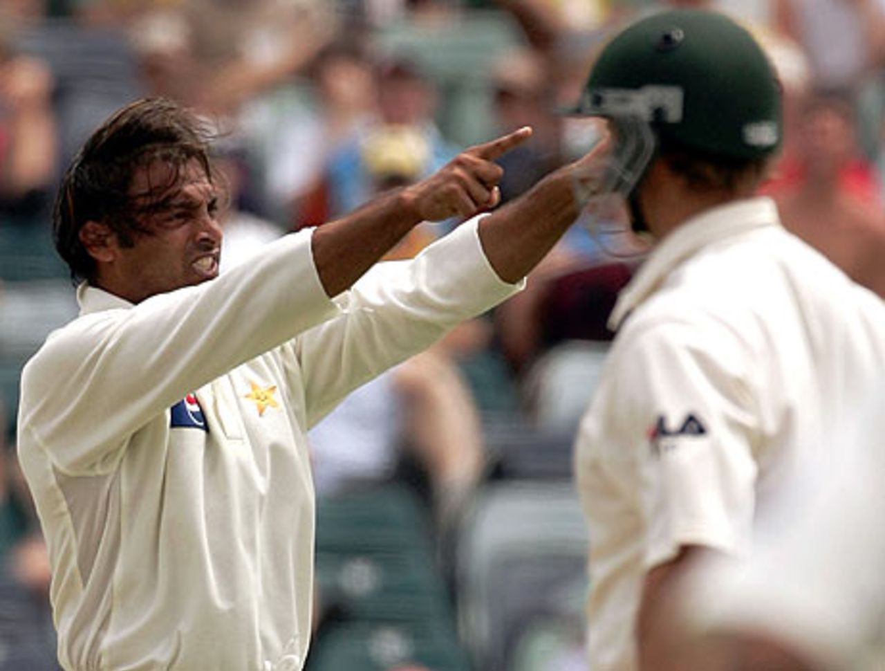 Shoaib Akhtar points to the crowd after dismissing Matthew Hayden, Australia v Pakistan, 1st Test, Perth, December 16 2004