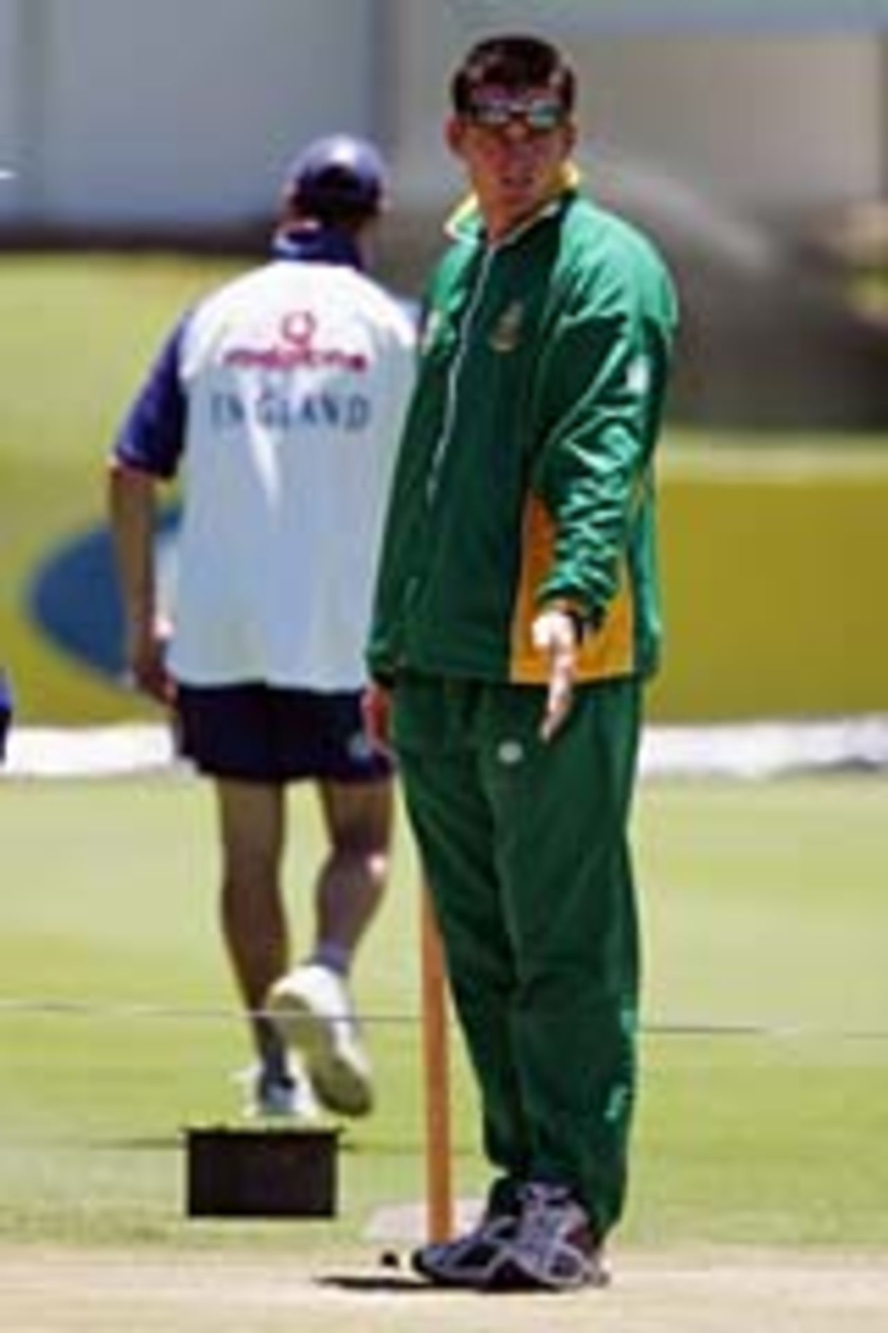 Graeme Smith prepares for the first Test, Port Elizabeth, December 16, 2004