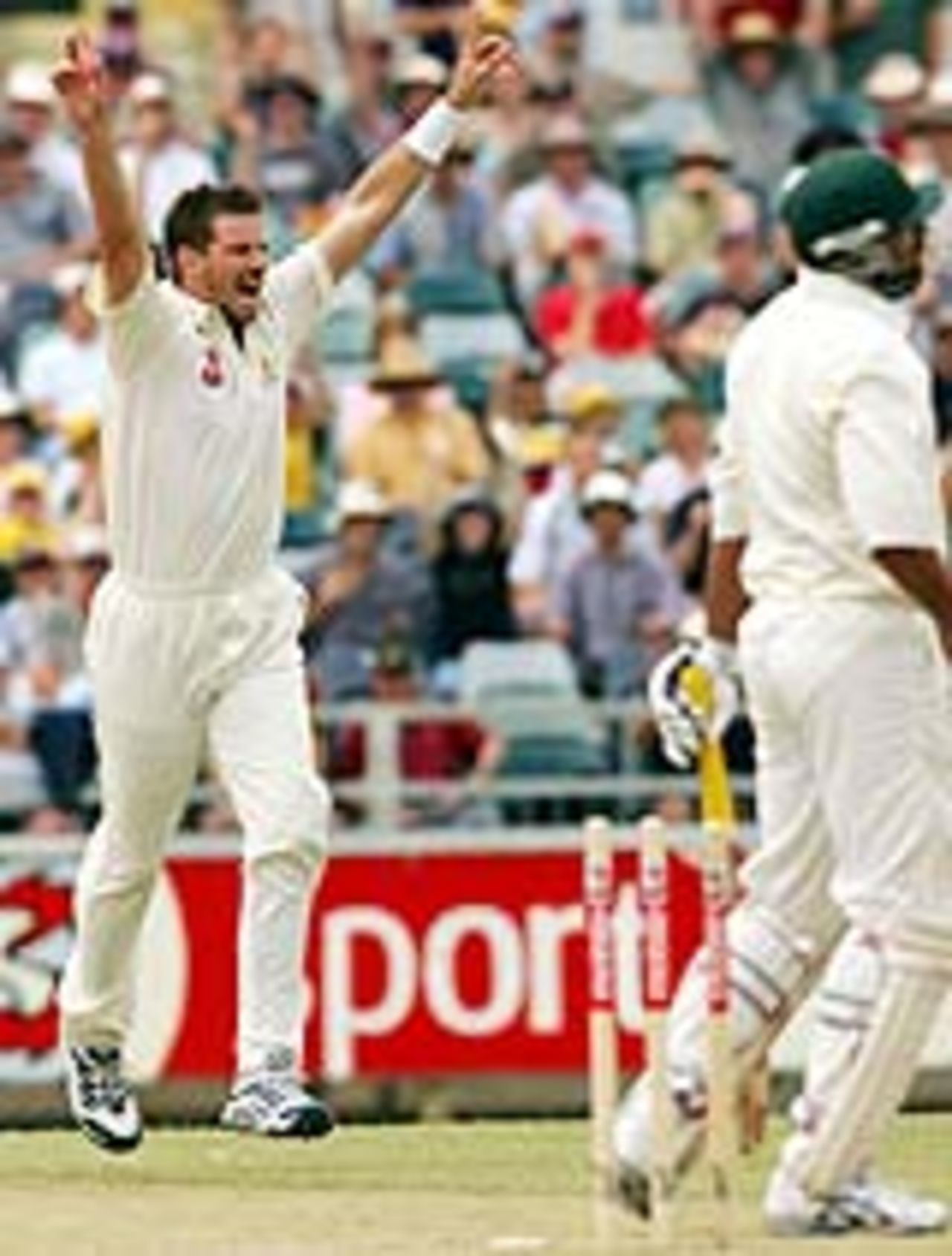 Michael Kasprowicz nails Inzamam-ul-Haq, Australia v Pakistan, 1st Test, Perth, December 17, 2004