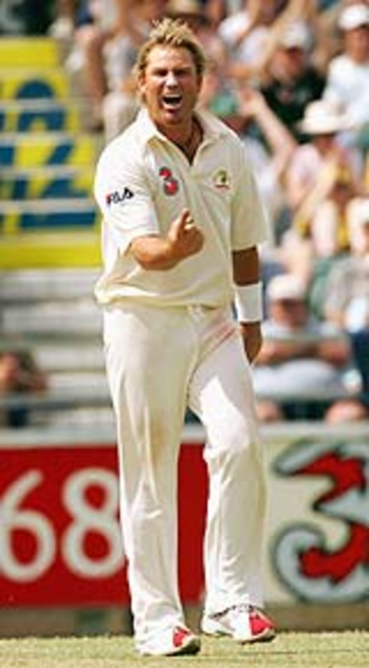 Shane Warne is delighted after snapping up Abdul Razzaq, Australia v Pakistan, 1st Test, Perth, December 17, 2004