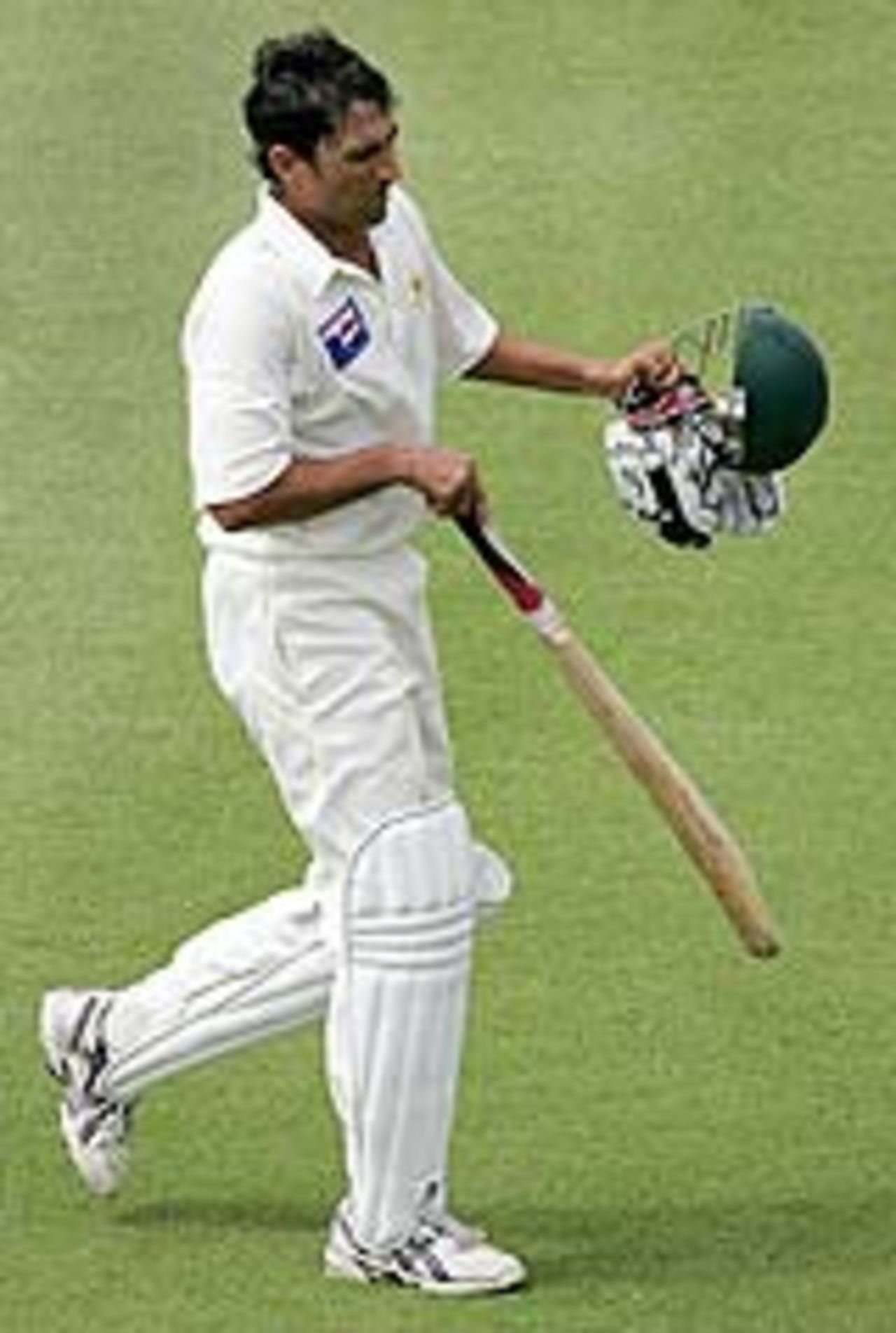 Younis Khan walks away after being dismissed, Australia v Pakistan, 1st Test, Perth, December 17, 2004