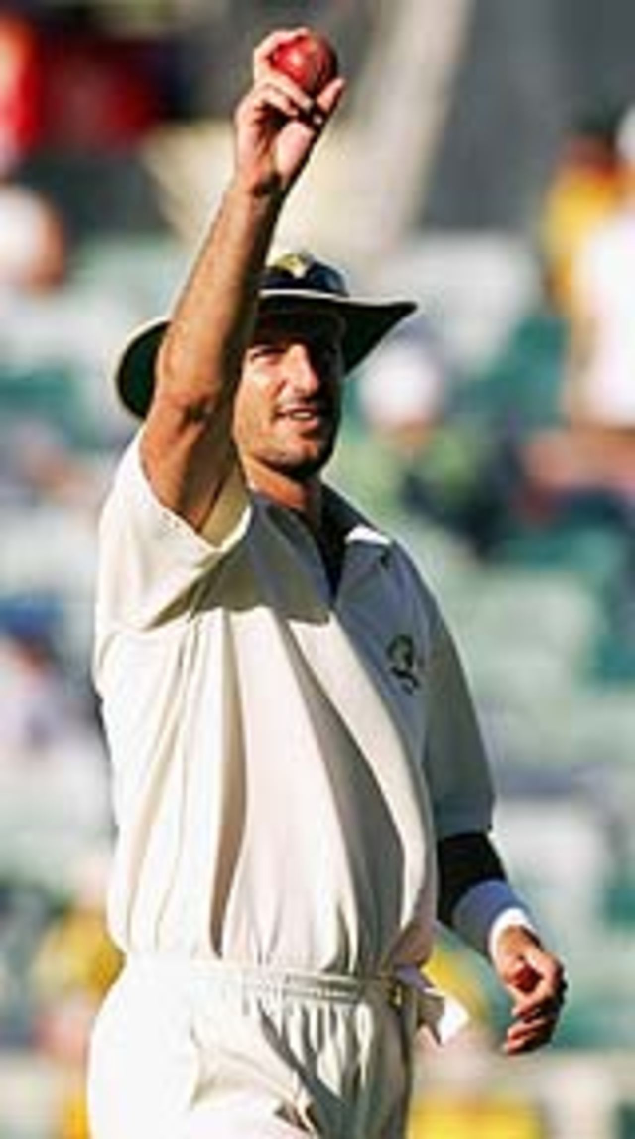 Michael Kasprowicz celebrates his five-for, Australia v Pakistan, 1st Test, Perth, December 17, 2004