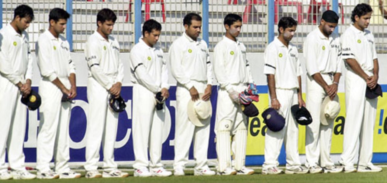 Indian players pay tribute to Vijay Hazare, Bangladesh v India, Chittagong, December 19, 2004