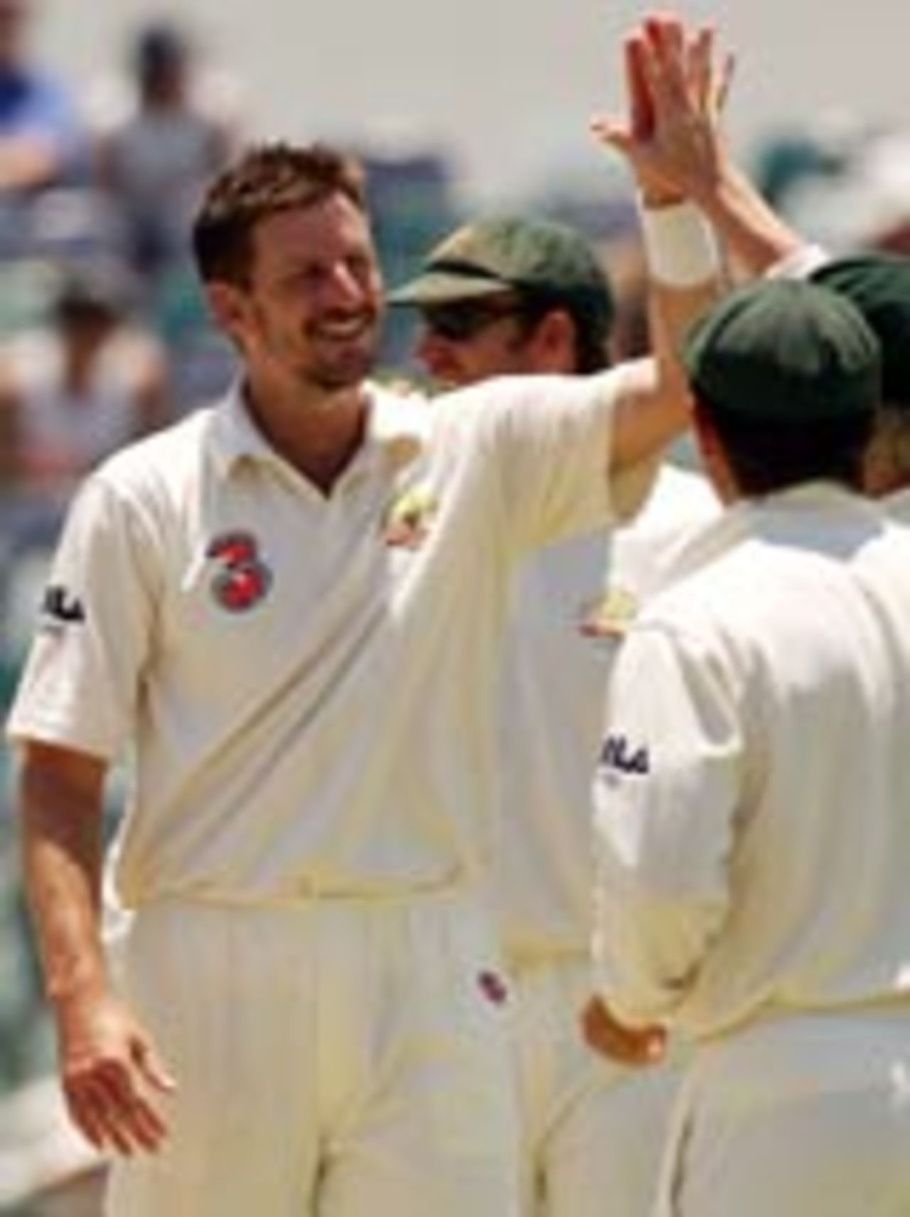 Michael Kasprowicz celebrates a wicket, Australia v Pakistan, 1st Test, Perth, 4th day, December 19, 2004