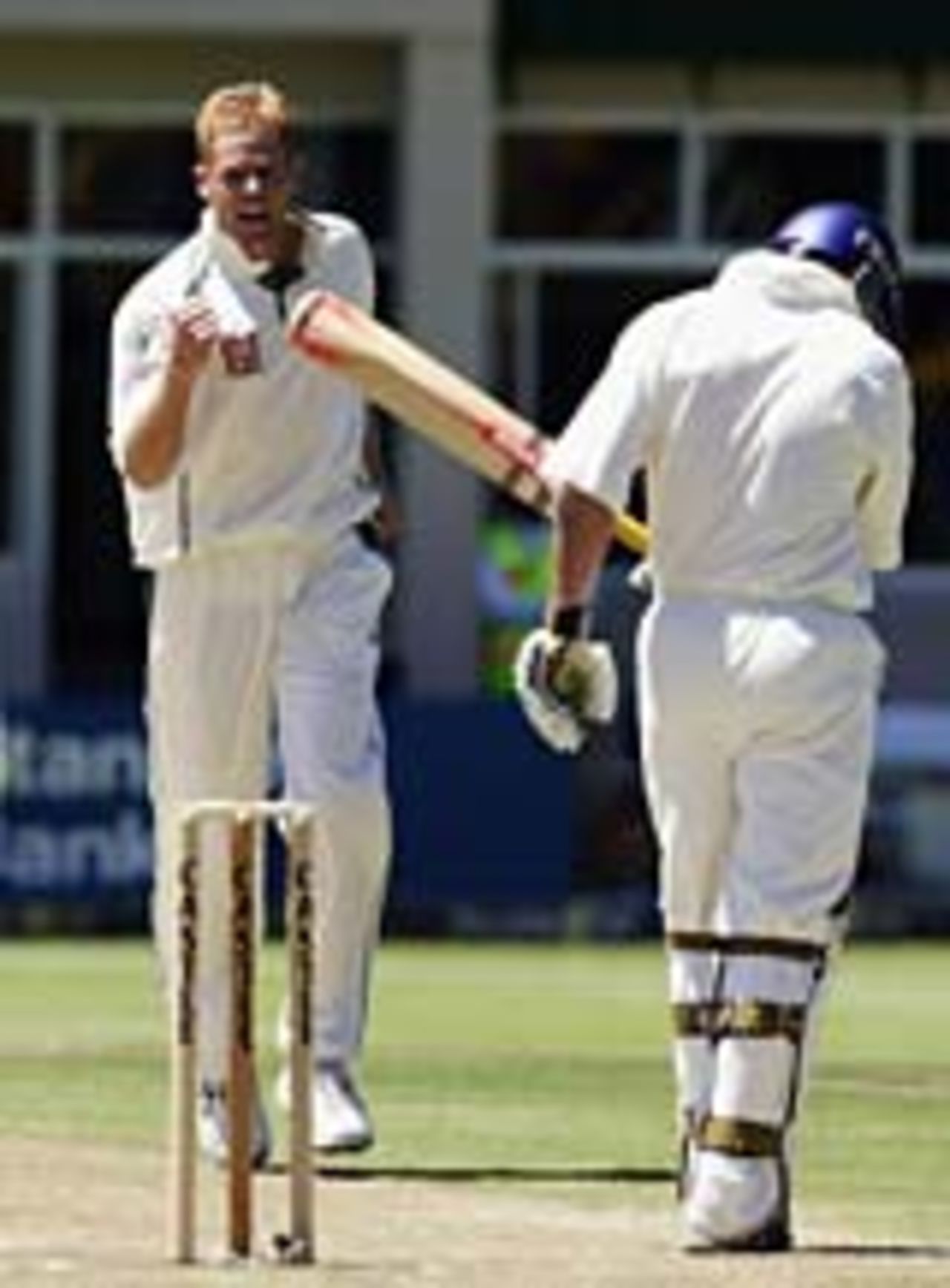 Shaun Pollock celebrates dismissing Andrew Strauss, South Africa v England, 1st Test, Port Elizabeth, December 19 2004