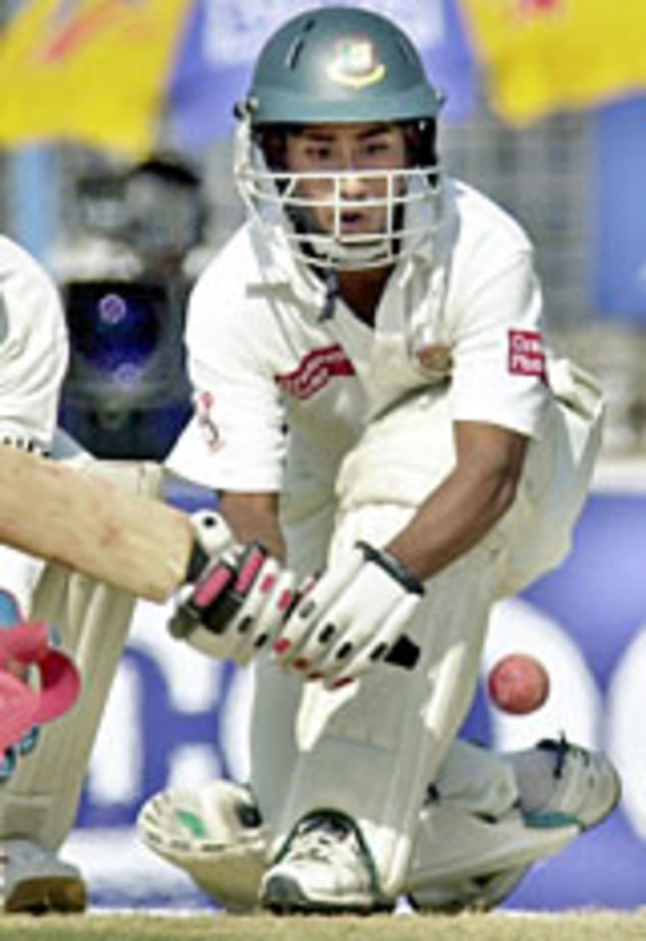 Mohammad Ashraful sweeps, Bangladesh v India, 2nd Test, Chittagong, 3rd day, December 19 2004