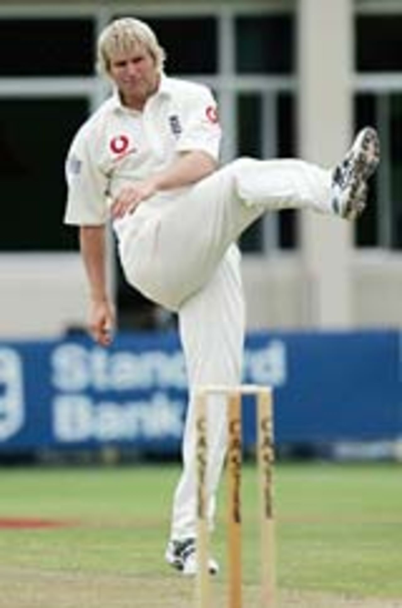 Frustration for Matthew Hoggard, South Africa v England, 1st Test, Port Elizabeth, December 20, 2004