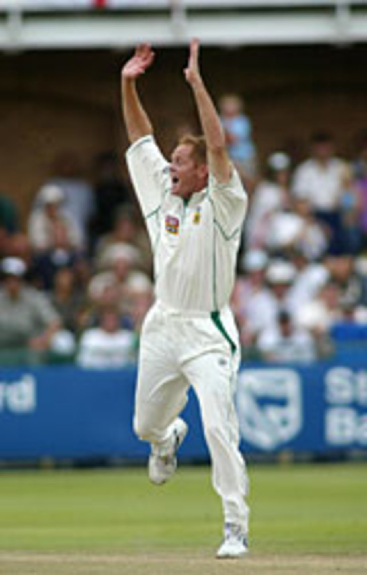 Shaun Pollock appeals, South Africa v England, 1st Test, Port Elizabeth, 4th day, December 20 2004