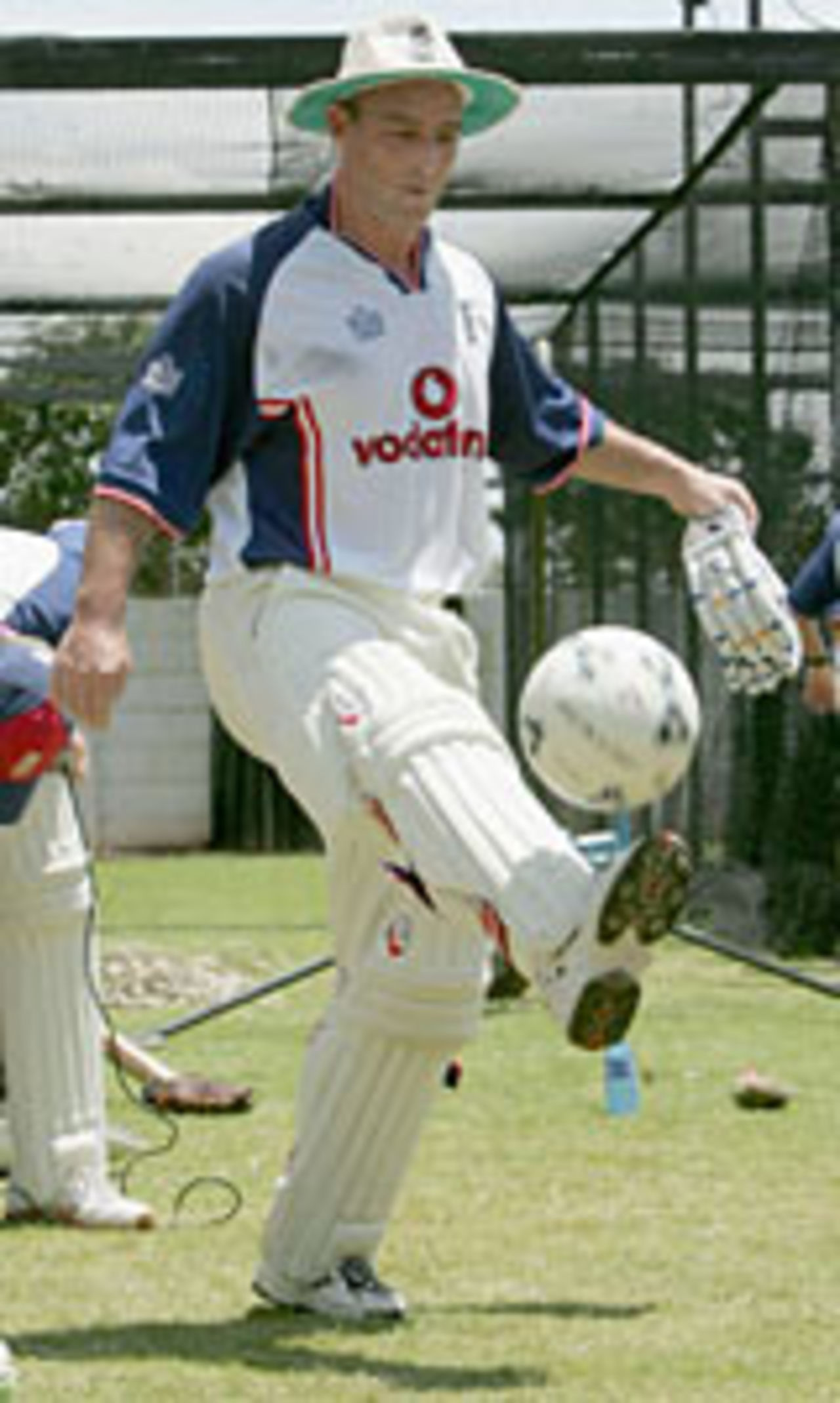 Graham Thorpe at work in the nets, Durban, December 24 2004