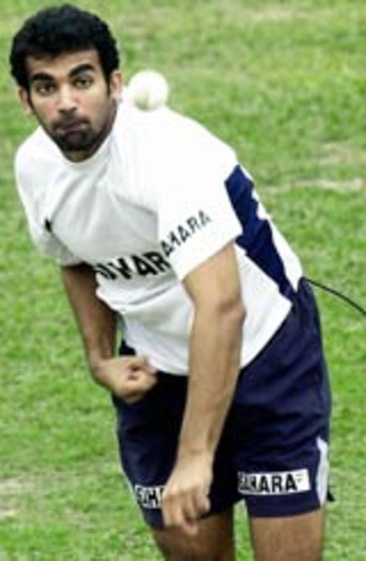Zaheer Khan bowling in the nets, Dhaka, December 25, 2004