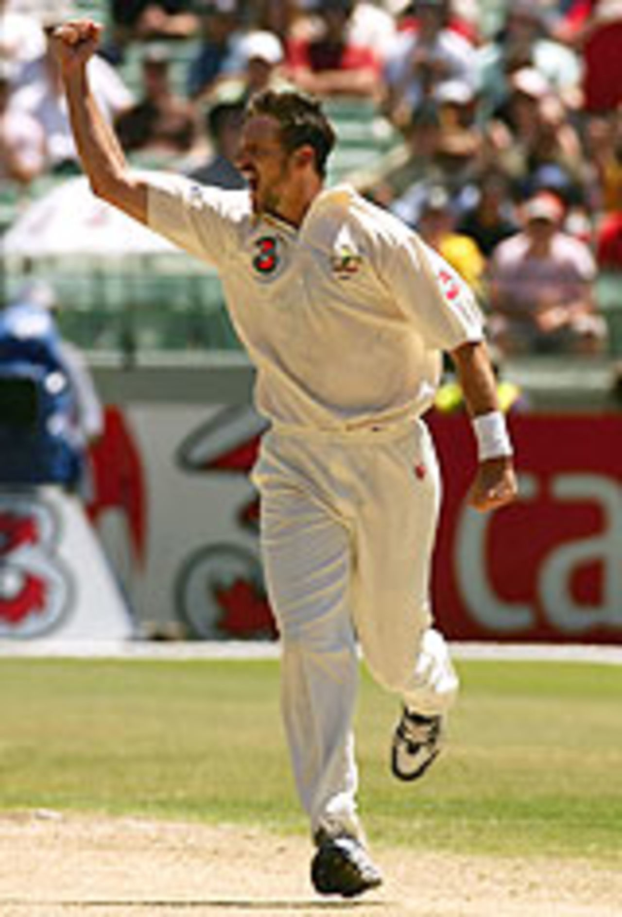 Michael Kasprowicz celebrates, Australia v Pakistan, 2nd Test, Melbourne, December 26, 2004