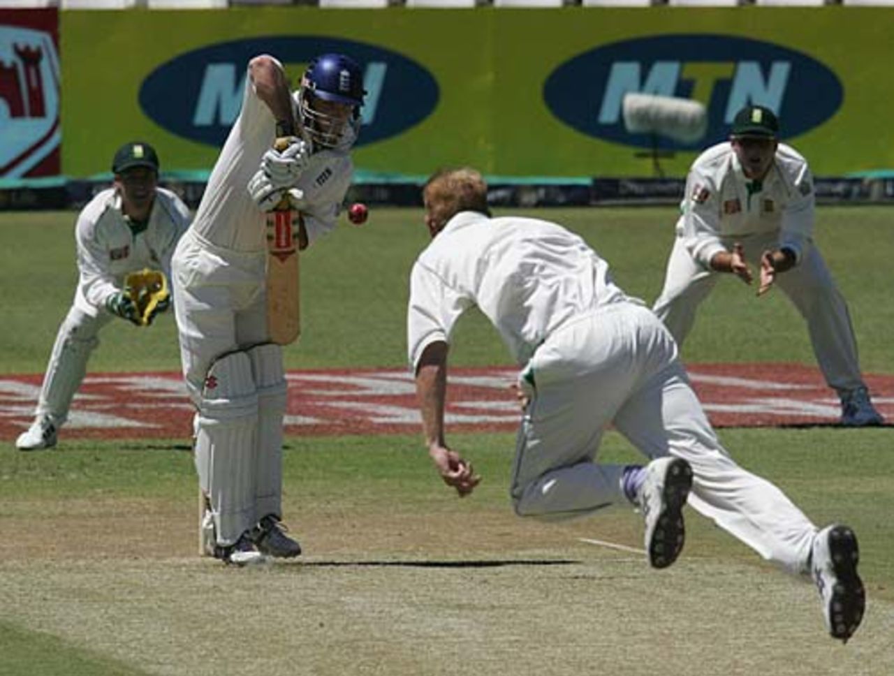 Shaun Pollock lets fly at Andrew Strauss, South Africa v England, 2nd Test, Durban, December 26 2004