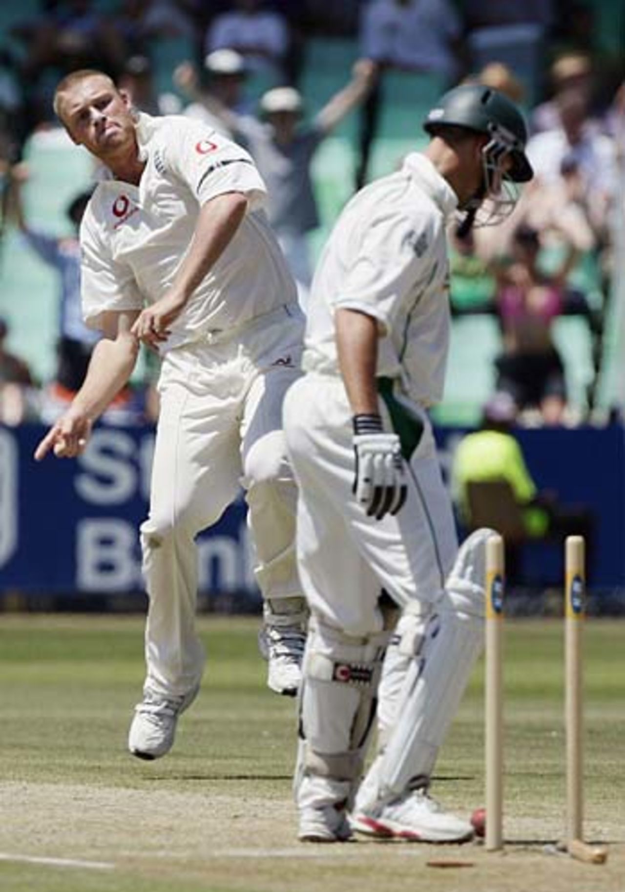 Andrew Flintoff bowls Martin van Jaarsfeld, South Africa v England, 2nd Test, Durban, December 26, 2004