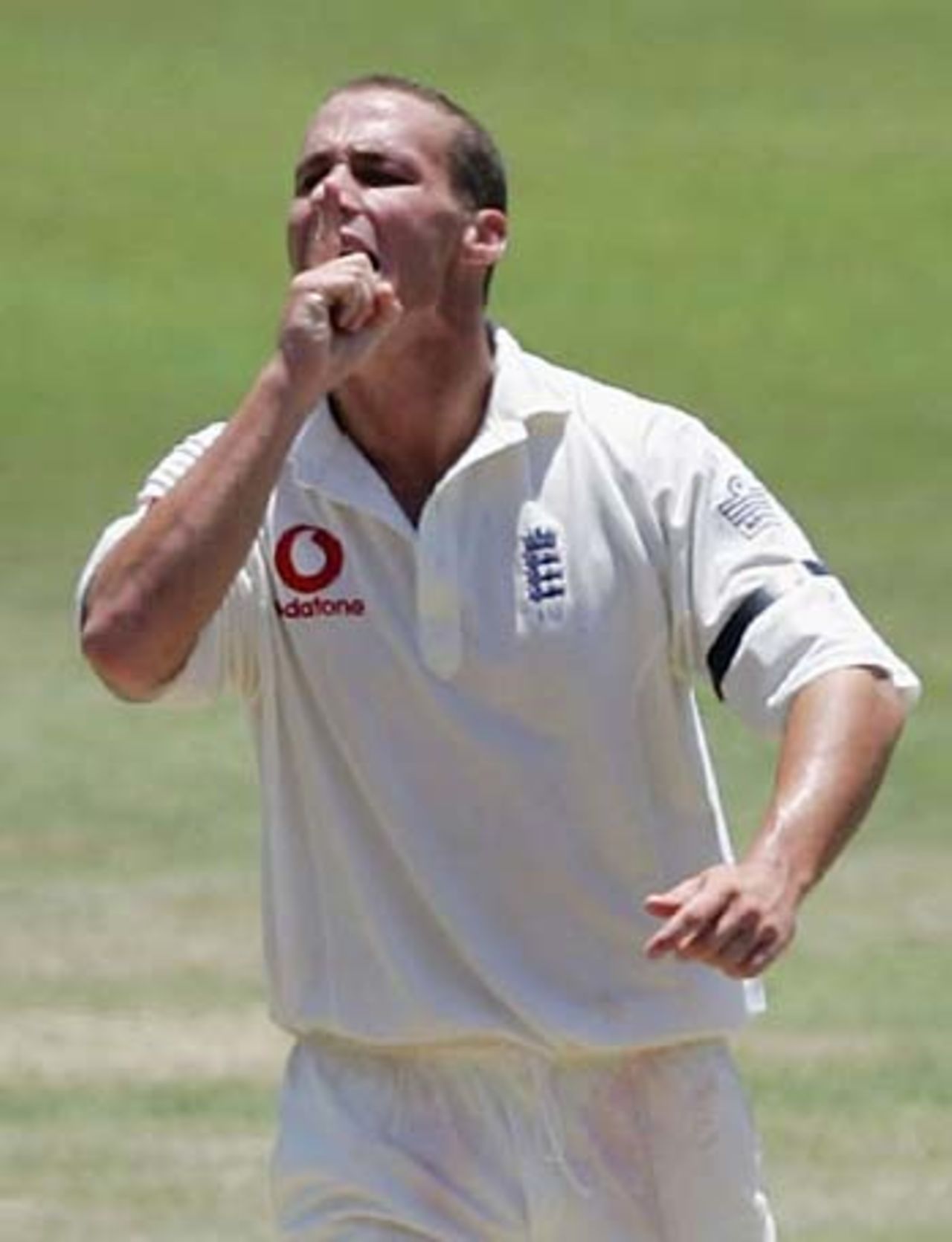 Simon Jones silences the barrackers with a wicket, South Africa v England, 2nd Test, Durban, December 26, 2004