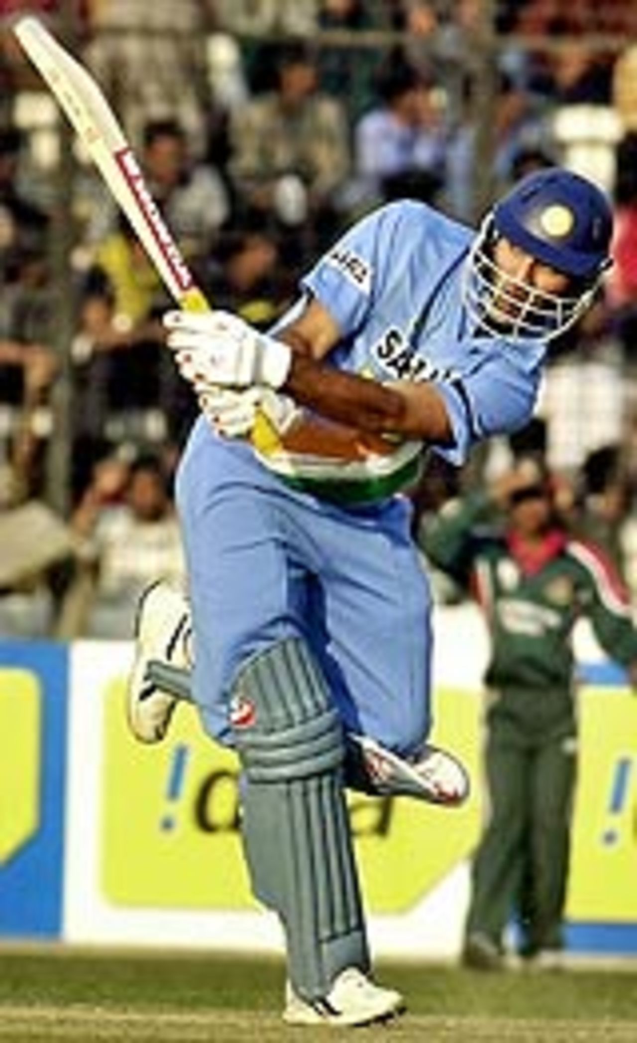Yuvraj Singh lofts over midwicket, Bangladesh v India, 3rd ODI, Dhaka, December 27, 2004