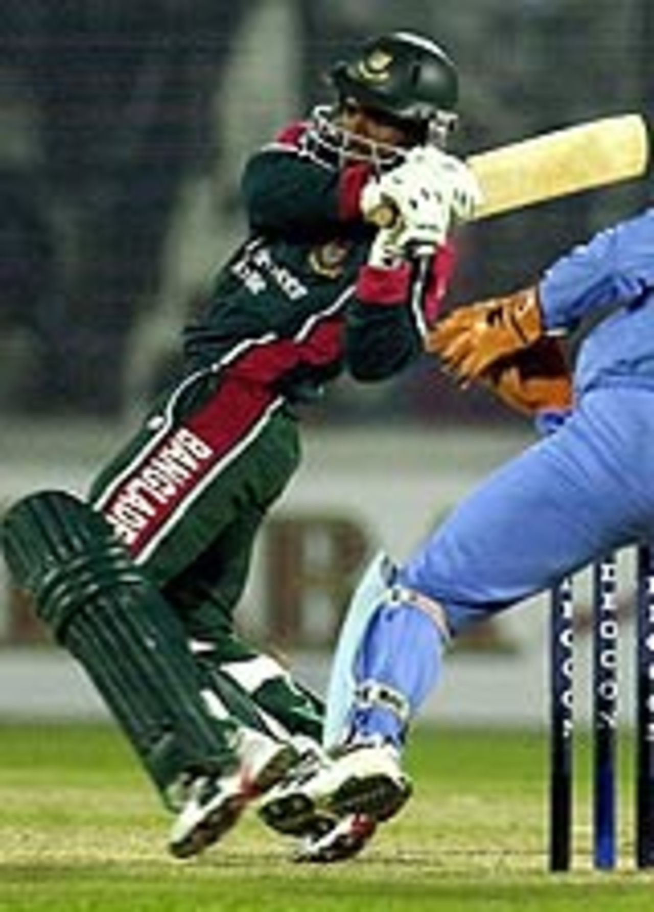 Rajin Saleh hits out, Bangladesh v India, 3rd ODI, Dhaka, December 27, 2004