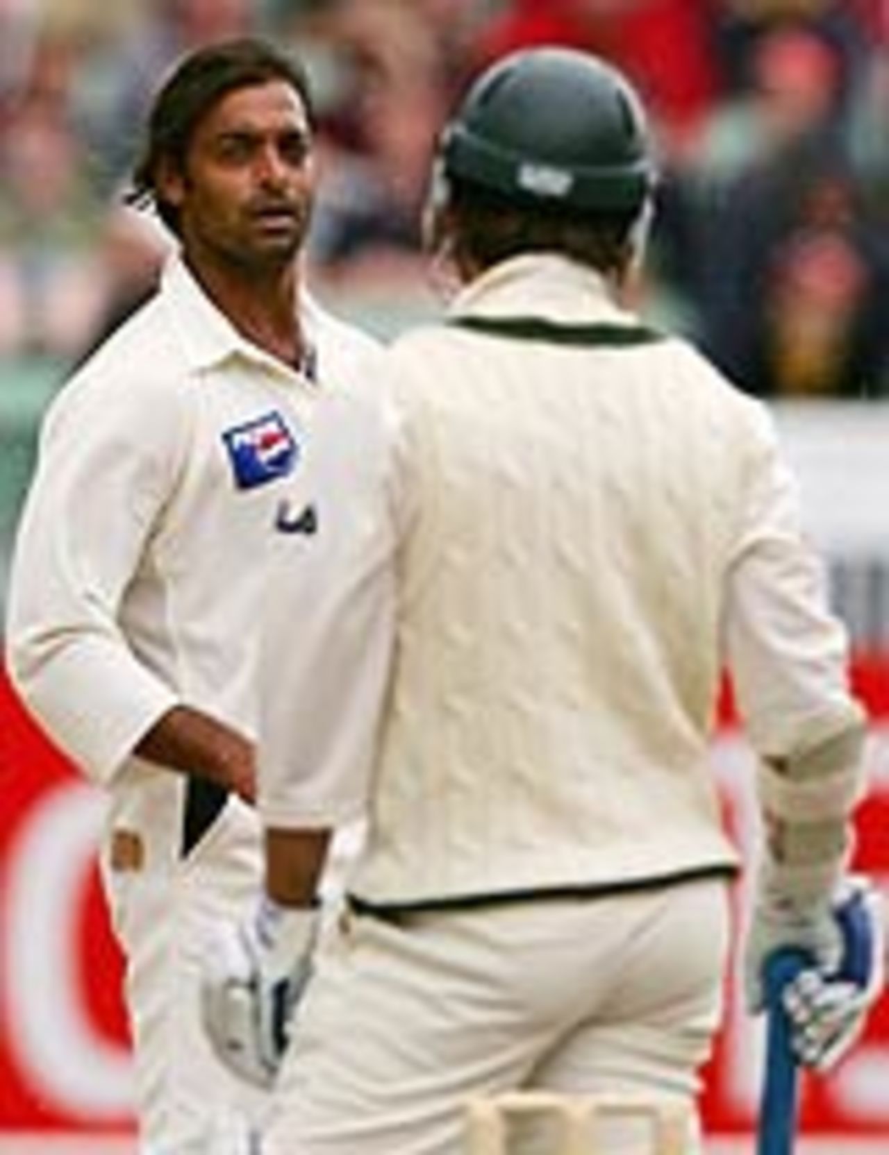 Shoaib Akhtar and Justin Langer in the heat of the battle, Australia v Pakistan, 2nd Test,  Melbourne, December 27, 2004