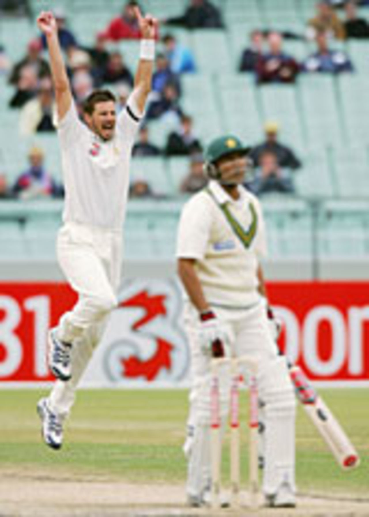 Michael Kasprowicz happy dismissing Younis Khan, Australia v Pakistan, 2nd Test, Melbourne, 3rd day, December 28 2004