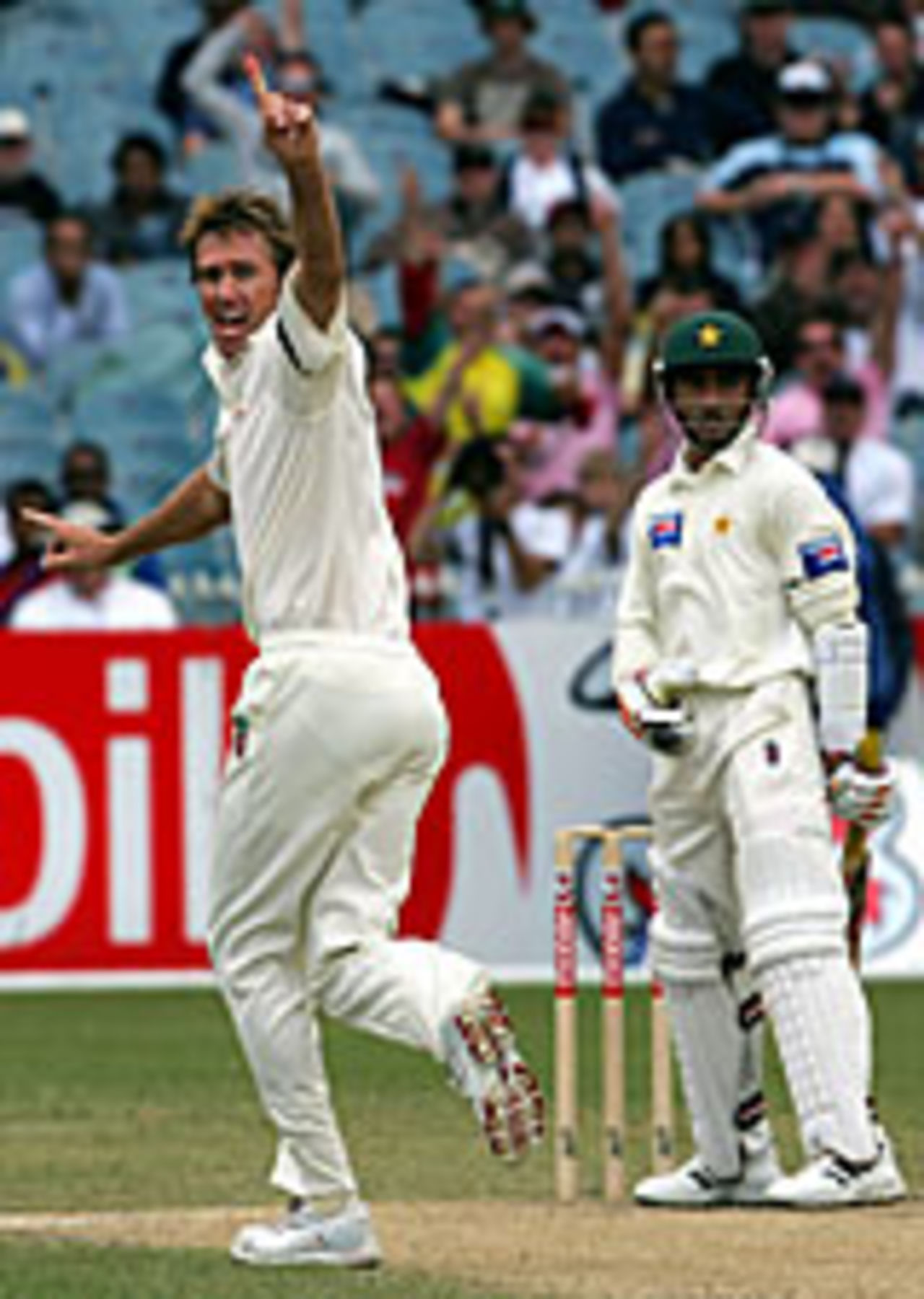 Glenn McGrath claims Yasir Hameed, Australia v Pakistan, 2nd Test, Melbourne, 3rd day, December 28 2004