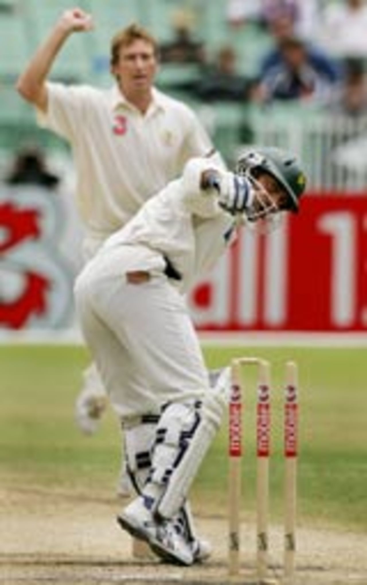 Glenn McGrath gets through the defences of Shoaib Akhtar, Australia v Pakistan, 2nd Test,  Melbourne, December 29, 2004