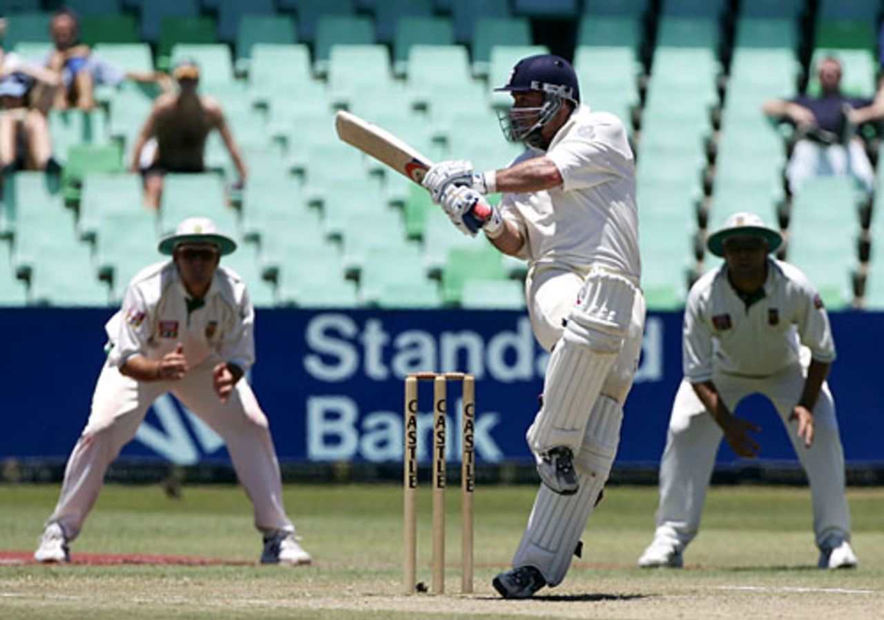 Graham Thorpe putting the short ball away for four, South Africa v England, 2nd Test, Durban, 4th day, December 29 2004