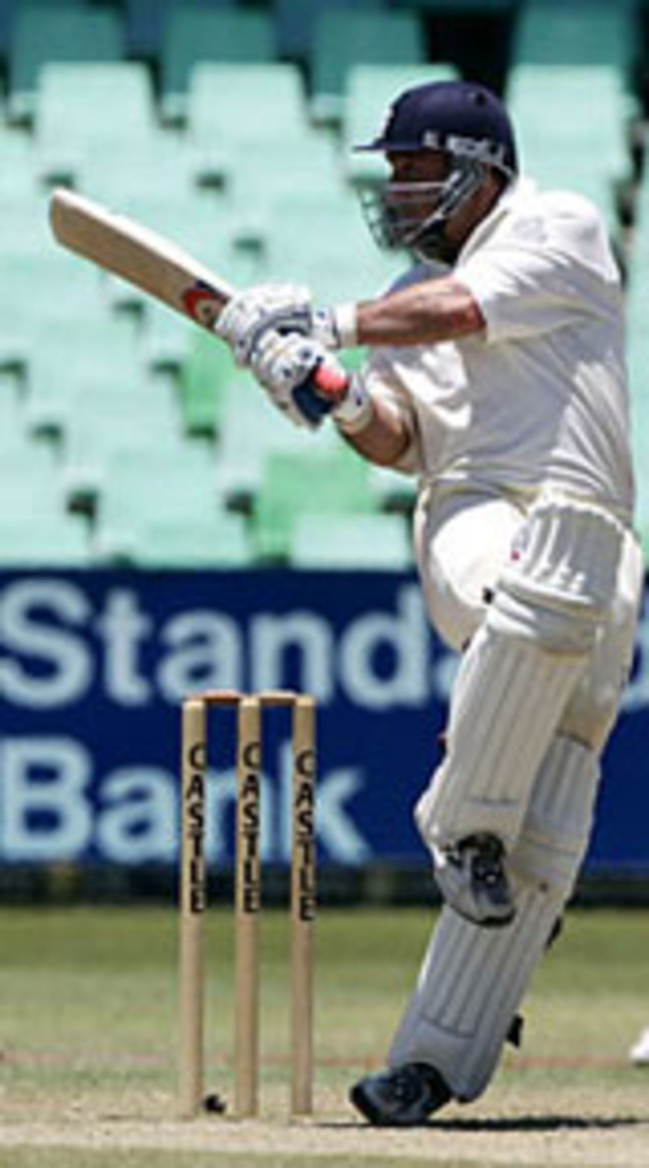 Graham Thorpe on the offensive, South Africa v England, 2nd Test, Durban, 4th day, December 29, 2004