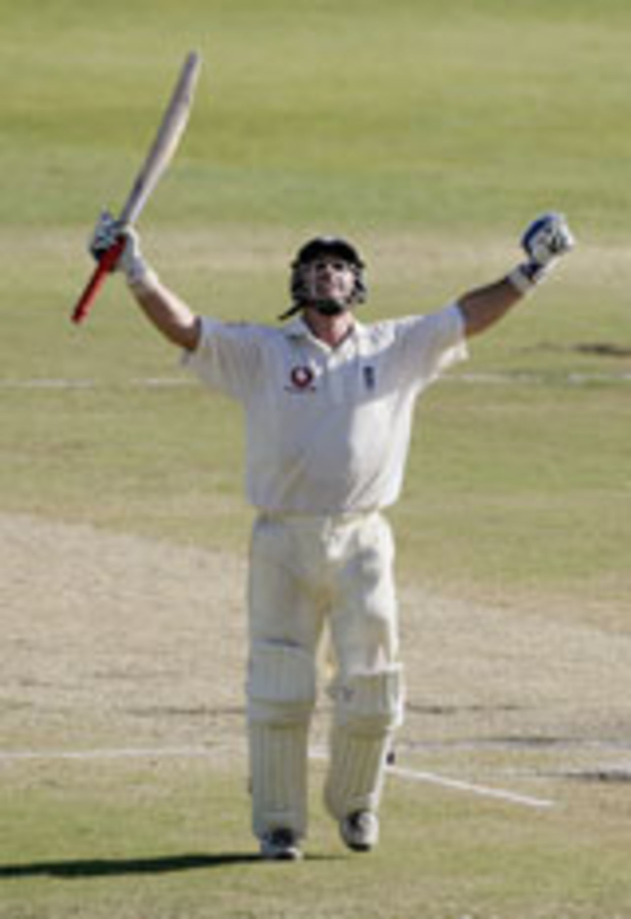 Graham Thorpe celebrates his 16th Test hundred, South Africa v England, 2nd Test, Durban, 4th day, December 29 2004