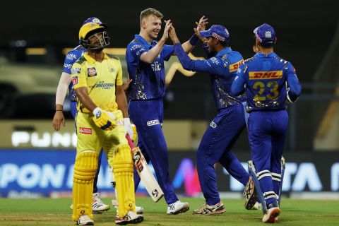Riley Meredith further added to Chennai Super Kings' woes as they lost five wickets inside the powerplay, Mumbai Indians vs Chennai Super Kings, IPL 2022, Wankhede Stadium, May 12, 2022