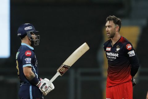 Glenn Maxwell dismissed Matthew Wade, who wasn't happy with the lbw decision, Royal Challengers Bangalore vs Gujarat Titans, IPL 2022, Wankhede Stadium, Mumbai, May 19, 2022