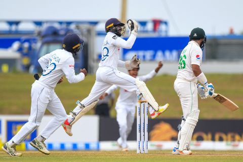 The Sri Lanka players celebrate Imam-ul-Haq's wicket, Sri Lanka vs Pakistan, 2nd Test, Galle, 5th day, July 28, 2022