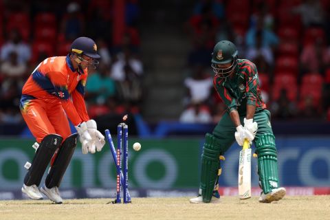 Towhid Hridoy loses his stumps to Tim Pringle, Bangladesh vs Netherlands, T20 World Cup 2024, Kingstown, June 13, 2024