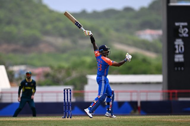 The bottom hand comes off for Suryakumar Yadav, Australia vs India, T20 World Cup Super Eight, Gros Islet, June 24, 2024