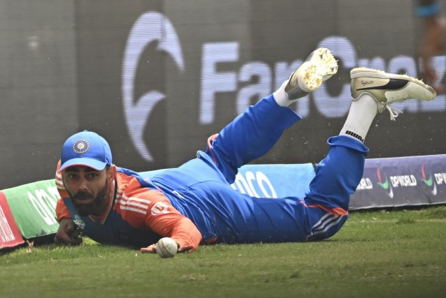 Virat Kohli puts in a big dive at the boundary, Australia vs India, T20 World Cup Super Eight, Gros Islet, June 24, 2024