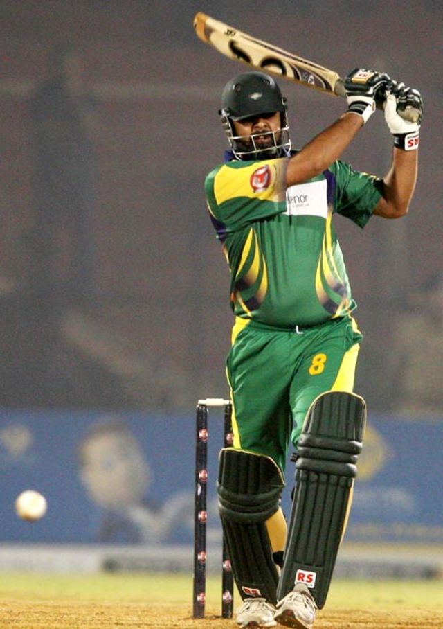 Inzamam-ul-Haq stands and delivers, Chennai Superstars v Lahore Badshahs, ICL , Ahmedabad, November 10, 2008
