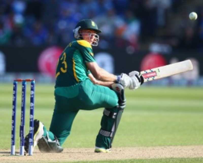 Cricket Mclaren Bouncer Cricket Bouncer Hi-res Stock Photography And Images Alamy