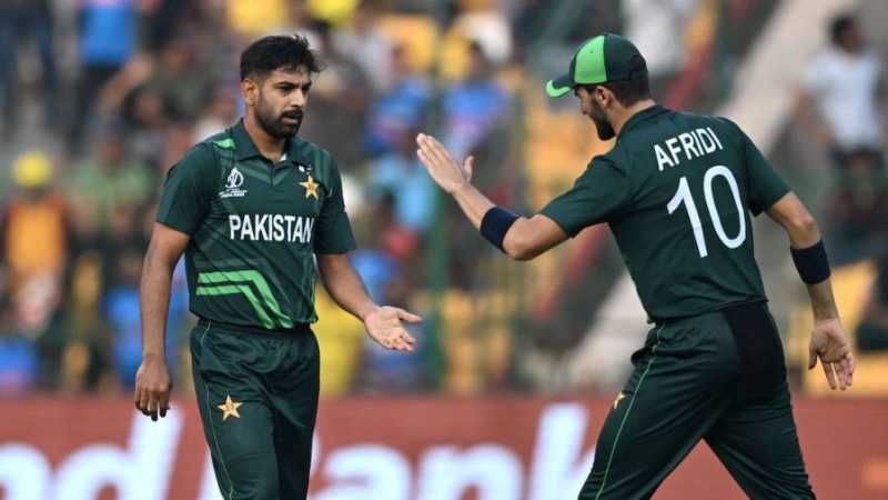 Four-wicket Shamsi helps South Africa dismiss Pakistan for 270 in