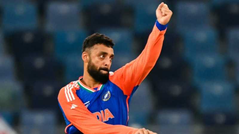 Varun Chakravarthy in action, India vs Sri Lanka, Men's T20 Asia Cup, Dubai, September 26, 2025