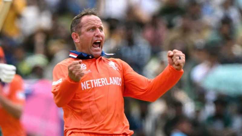 Roelof van der Merwe celebrates in typical style after sending back Babar Azam, Netherlands vs Pakistan, T20 World Cup, Colombo, February 7, 2026