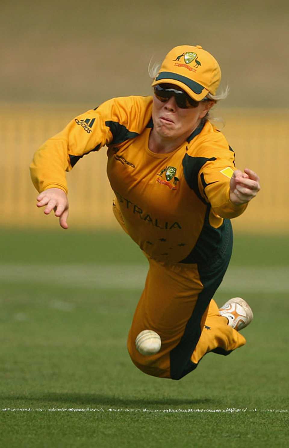 Alex Blackwell dives in an attempt to stop the ball, Australia v South Africa, Group A, women's World Cup, Newcastle, March 10, 2009