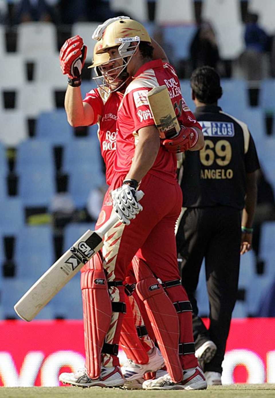 Ross Taylor and Mark Boucher embrace after sealing a tense six-wicket win, Kolkata Knight Riders v Royal Challengers Bangalore, IPL, Centurion, May 12, 2009