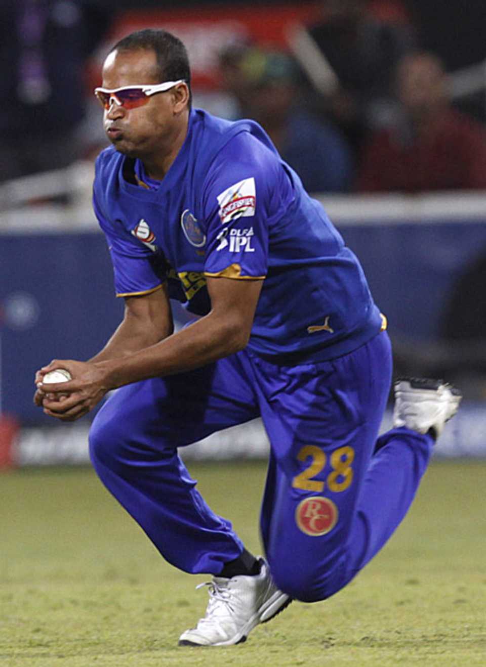 Yusuf Pathan takes the catch to get rid of Sanath Jayasuriya, Mumbai Indians v Rajasthan Royals, 45th match, IPL, Durban, May 14, 2009