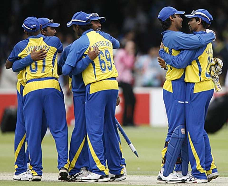 X \ ESPNcricinfo در X: «Two options for Sri Lanka at the 2016 World T20.  Which jersey do you prefer? #YellowOrBlue #WT20