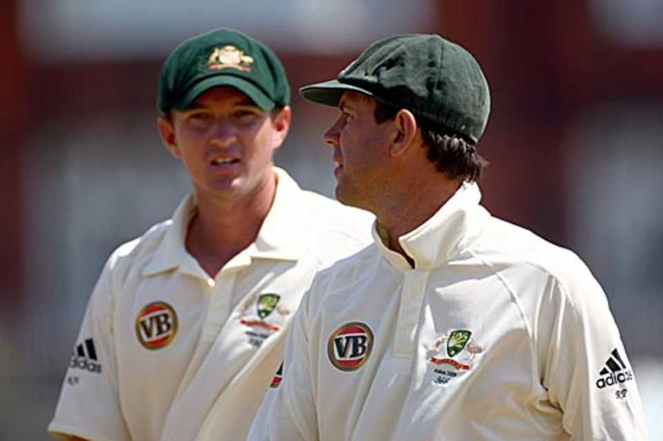Ricky Ponting has a word with Nathan Hauritz