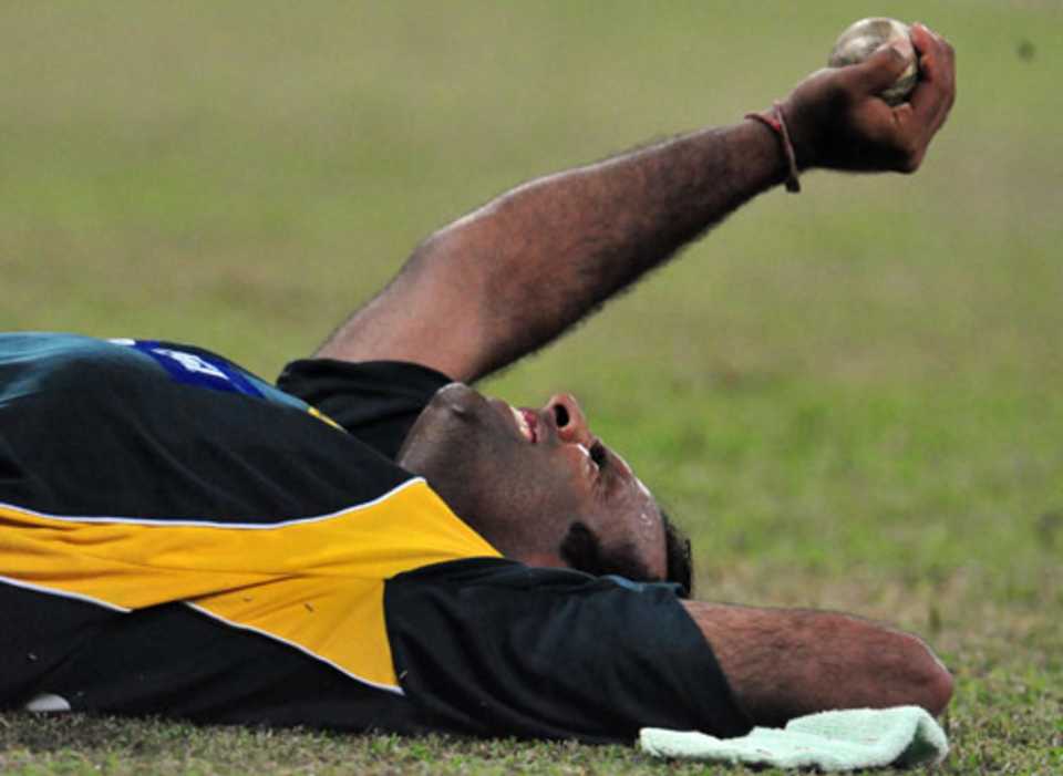 Naved-ul-Hasan falls over backwards after plucking a tough one-handed catch , Sri Lanka v Pakistan, 4th ODI, R Premadasa Stadium, Colombo, August 7, 2009 