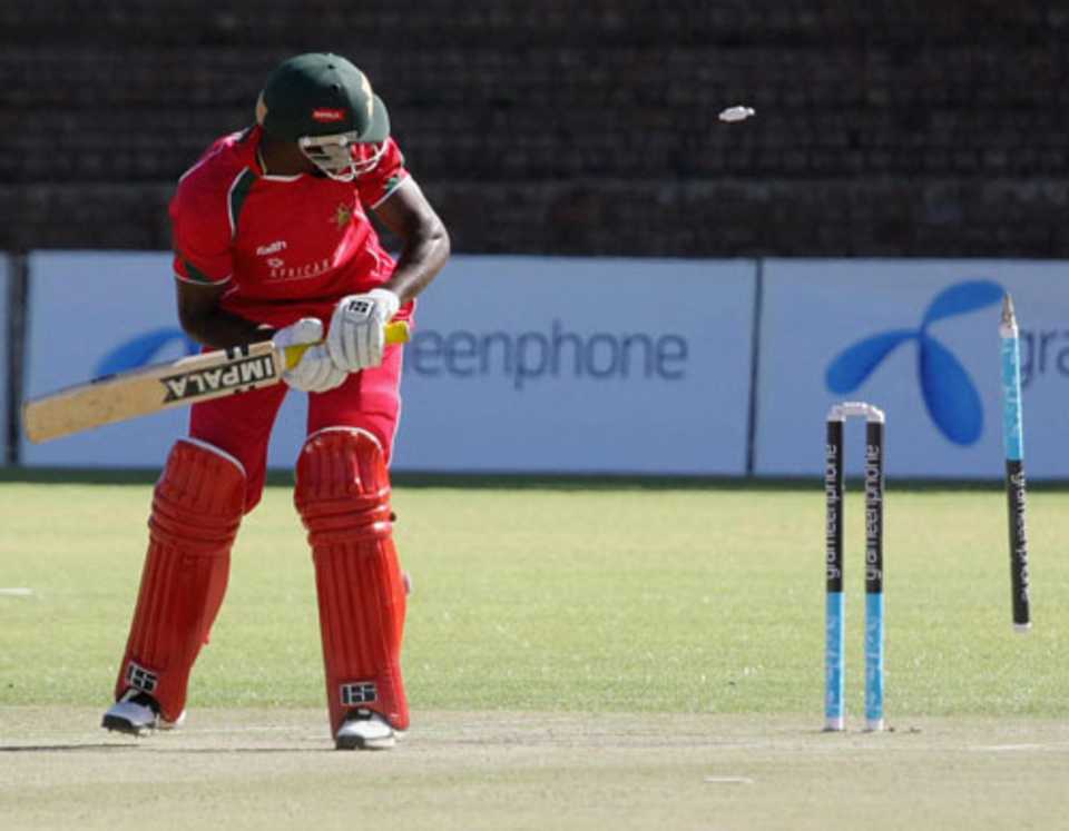 Vusi Sibanda has his leg stump knocked back, Zimbabwe v Bangladesh, 5th ODI, Bulawayo, August 18, 2009