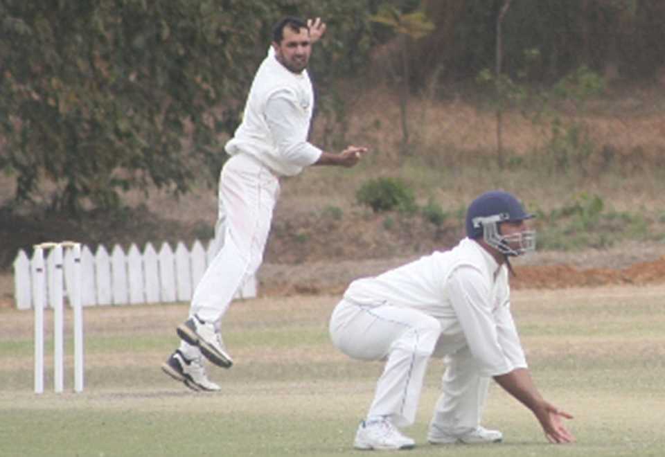 Mohammad Nabi toils hard, Zimbabwe XI v Afghanistan, ICC Intercontinental Cup, 3rd day, Mutare, August 18, 2009