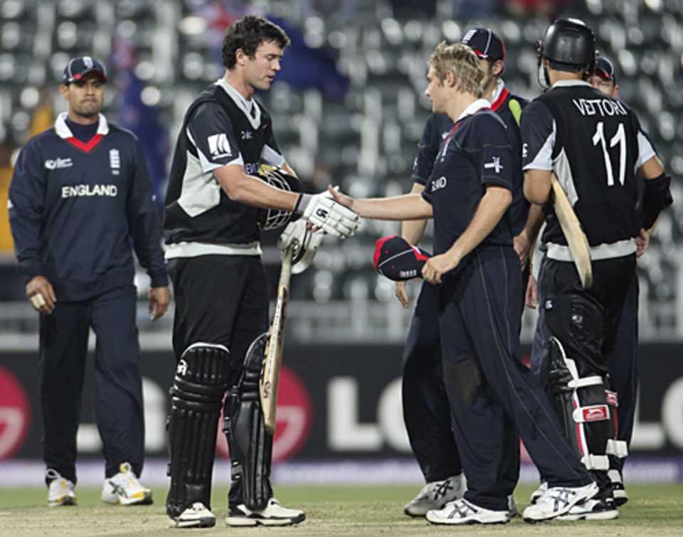 James Franklin exchanges pleasantries after clinching victory, England v New Zealand, ICC Champions Trophy, Group B, Johannesburg, September 29, 2009